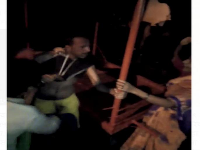 Man assaulted by women who demanded sex with girl | मुलीकडे शरीर सुखाची मागणी करणाऱ्या नराधमास महिलांनी दिला चोप Man assaulted by women who demanded sex with girl | मुलीकडे शरीर सुखाची मागणी करणाऱ्या नराधमास महिलांनी दिला चोप