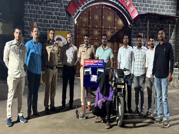 Thief with 17 criminal records for burglary theft arrested in Satara | Satara: घरफोडी, चोरीचे १७ गुन्हे नावावर असलेल्या चोरट्यास अटक Thief with 17 criminal records for burglary theft arrested in Satara | Satara: घरफोडी, चोरीचे १७ गुन्हे नावावर असलेल्या चोरट्यास अटक