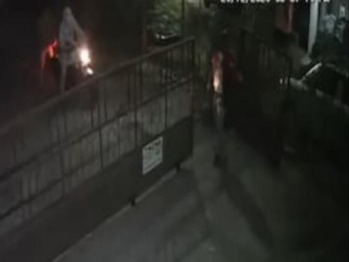 Home Minister Ajit Pawar noticed that the thieves in 'that' incident were handcuffed by the police | उपमुख्यमंत्री अजित पवारांनी दखल घेतलेल्या 'त्या' घटनेतील चोरट्यांना पोलिसांनी ठोकल्या बेड्या Home Minister Ajit Pawar noticed that the thieves in 'that' incident were handcuffed by the police | उपमुख्यमंत्री अजित पवारांनी दखल घेतलेल्या 'त्या' घटनेतील चोरट्यांना पोलिसांनी ठोकल्या बेड्या