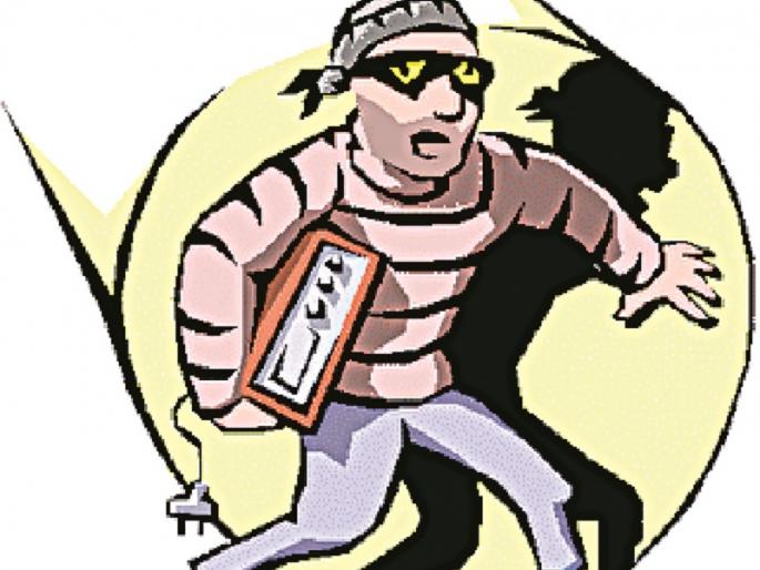 The old couple's Dhoom styled a million | वृद्ध दाम्पत्याचे धूम स्टाईलने लांबविले एक लाख The old couple's Dhoom styled a million | वृद्ध दाम्पत्याचे धूम स्टाईलने लांबविले एक लाख