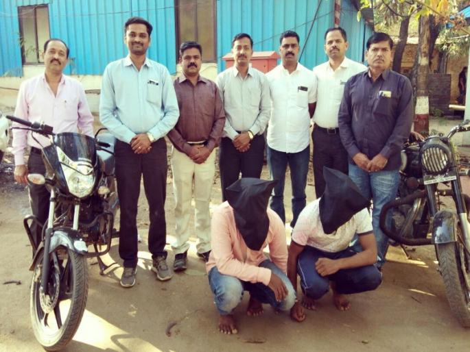 Two people arrested for money theft | पत्ता विचारण्याच्या बहाण्याने लाखोंची चोरी करणाऱ्या दोघांना अटक Two people arrested for money theft | पत्ता विचारण्याच्या बहाण्याने लाखोंची चोरी करणाऱ्या दोघांना अटक