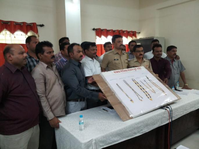 thief who fraud reporter's police arrested | चोऱ्या करणारे तोतया पत्रकार पोलिसांच्या जाळ्यात 