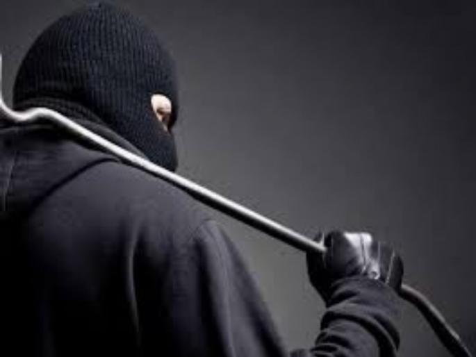 One lakh theft from gas agency shop at Loni kalbhor | लोणी काळभोर येथे गॅस एजन्साचे शटर उचकटून एक लाख लंपास One lakh theft from gas agency shop at Loni kalbhor | लोणी काळभोर येथे गॅस एजन्साचे शटर उचकटून एक लाख लंपास