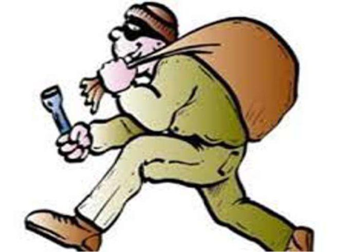 Cable wire worth Rs 15 lakh was stolen from the store room of the building | इमारतीच्या स्टोअर रूममधून सव्वा पाच लाखांची केबल वायर चोरीला