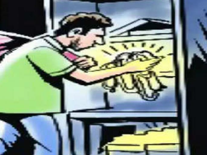 Two arrested in Ratnagiri burglary case, 8 lakh 30 thousand army jewelery and cash seized | रत्नागिरीतील घरफोडीप्रकरणी दाेघांना अटक, २६ ताेळे साेने हस्तगत Two arrested in Ratnagiri burglary case, 8 lakh 30 thousand army jewelery and cash seized | रत्नागिरीतील घरफोडीप्रकरणी दाेघांना अटक, २६ ताेळे साेने हस्तगत