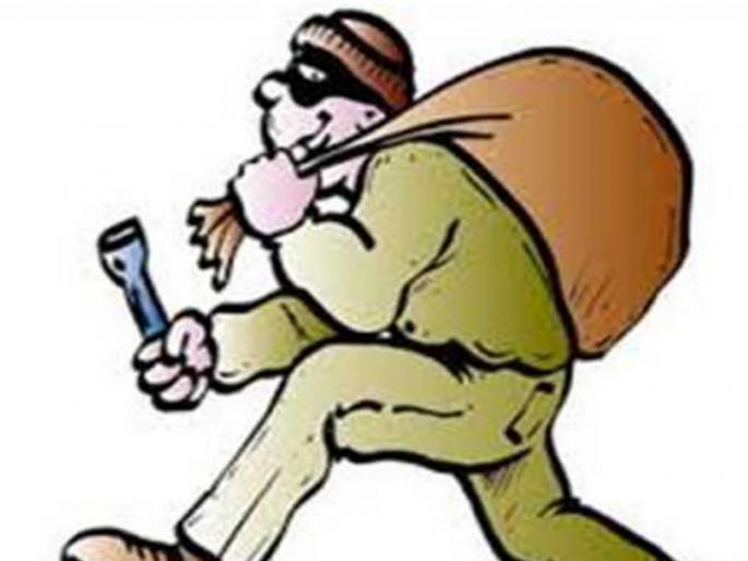 Goods worth Rs 2 lakh stolen from soft drink godown | शीतपेयाच्या गोडाऊनमधून '२ लाखांचा' माल चोरला Goods worth Rs 2 lakh stolen from soft drink godown | शीतपेयाच्या गोडाऊनमधून '२ लाखांचा' माल चोरला