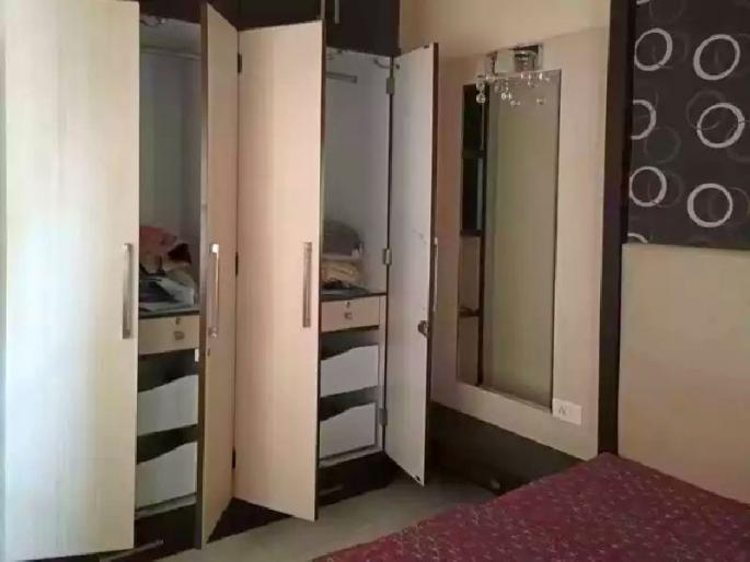 congress MP balu dhanorkar house was burglarized in Chandrapur | चंद्रपूरच्या खासदारांचा बंगला चोरट्यांनी फोडला; साहित्याची नासधूस, तिघांना अटक congress MP balu dhanorkar house was burglarized in Chandrapur | चंद्रपूरच्या खासदारांचा बंगला चोरट्यांनी फोडला; साहित्याची नासधूस, तिघांना अटक