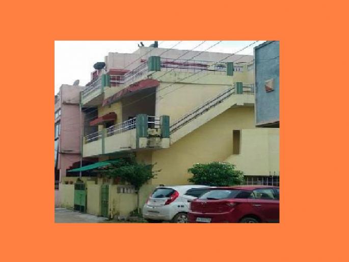 thief enters into the house claiming to be father's friend and stole gold jewelry worth three and a half lakhs | वडिलांचा मित्र असल्याचे सांगून घरात शिरला अन् पळविले साडेतीन लाखांचे साेन्याचे दागिने