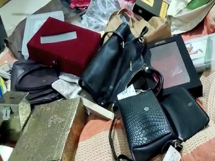 house burglary in Umarkhed, gold jewellery along with cash looted worth 33 lakh | लग्नाला जाणे पडले महागात; चोरट्यांनी साधला डाव, ५० तोळ्यांच्या दागिन्यांसह रोख रक्कम लंपास house burglary in Umarkhed, gold jewellery along with cash looted worth 33 lakh | लग्नाला जाणे पडले महागात; चोरट्यांनी साधला डाव, ५० तोळ्यांच्या दागिन्यांसह रोख रक्कम लंपास