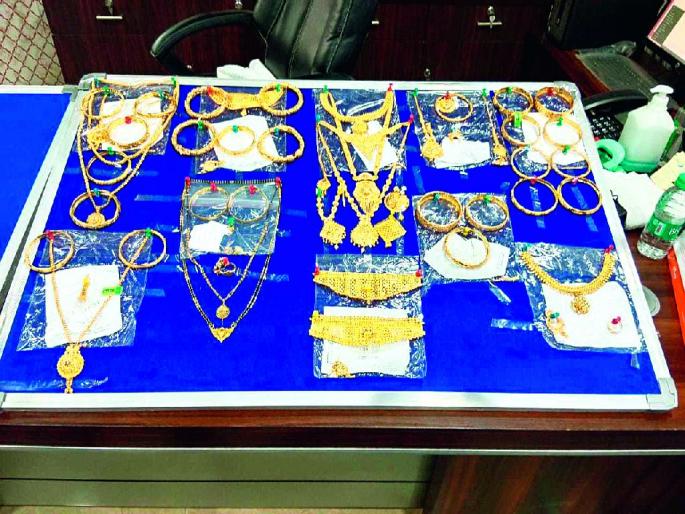 Rana Pratap Nagar police arrested 2 robbers for 16 burglaries in Jaripatka, Pratapnagar, Beltarodi area | 'अब तक' १६ घरफोड्या, अखेर पडल्या बेड्या; ९५१ ग्रॅम सोन्सासह ३८ लाखांचा माल जप्त Rana Pratap Nagar police arrested 2 robbers for 16 burglaries in Jaripatka, Pratapnagar, Beltarodi area | 'अब तक' १६ घरफोड्या, अखेर पडल्या बेड्या; ९५१ ग्रॅम सोन्सासह ३८ लाखांचा माल जप्त