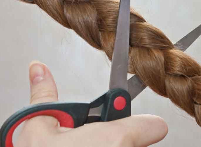In Nagpur, the woman tried to wreck by cut of her braid | नागपुरात महिलेच्या वेणीचे केस कापून विद्रूप करण्याचा प्रयत्न In Nagpur, the woman tried to wreck by cut of her braid | नागपुरात महिलेच्या वेणीचे केस कापून विद्रूप करण्याचा प्रयत्न