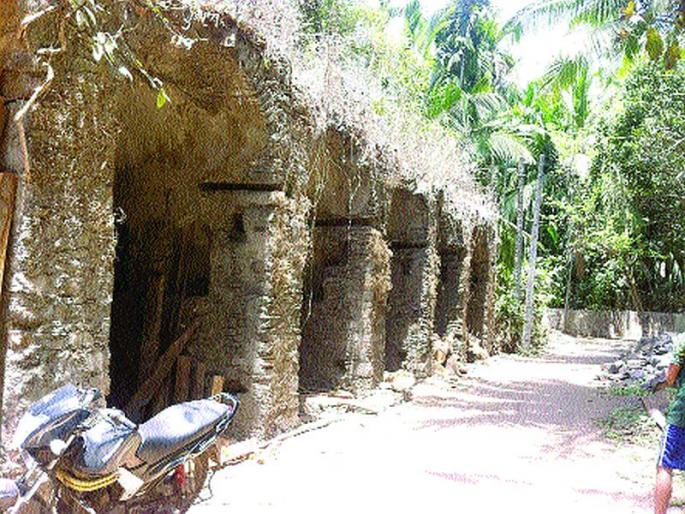 Ignored by the Mughal period in Chaul | चौलमधील मुघलकालीन हमामखाना दुर्लक्षित Ignored by the Mughal period in Chaul | चौलमधील मुघलकालीन हमामखाना दुर्लक्षित