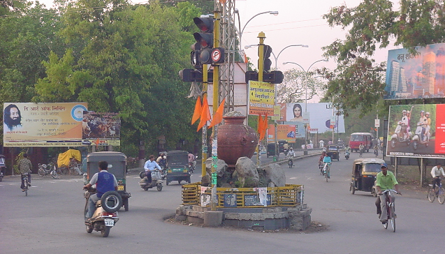 street lights in Akola city; Neglect of municipality | अकोला शहरात पथदिव्यांचा बोजवारा; मनपाचे दुर्लक्ष