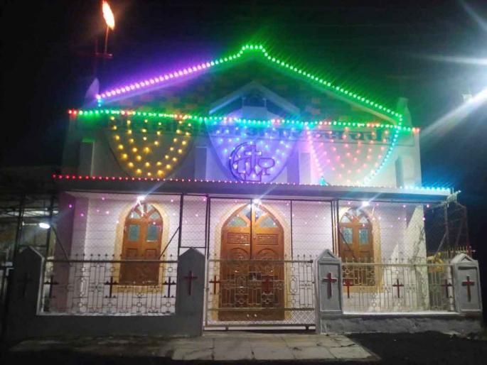 Now watch Christmas; Churches, markets decorated | आता वेध नाताळाचे; चर्च, बाजारपेठा सजल्या Now watch Christmas; Churches, markets decorated | आता वेध नाताळाचे; चर्च, बाजारपेठा सजल्या