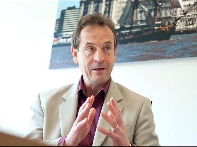 uk member of eu delegation claims india withdrew his invitation to visit jammu kashmir | काश्मीरमध्ये मोकळेपणानं फिरू द्या, लोकांना भेटू द्या; EU खासदाराची मागणी अमान्य uk member of eu delegation claims india withdrew his invitation to visit jammu kashmir | काश्मीरमध्ये मोकळेपणानं फिरू द्या, लोकांना भेटू द्या; EU खासदाराची मागणी अमान्य