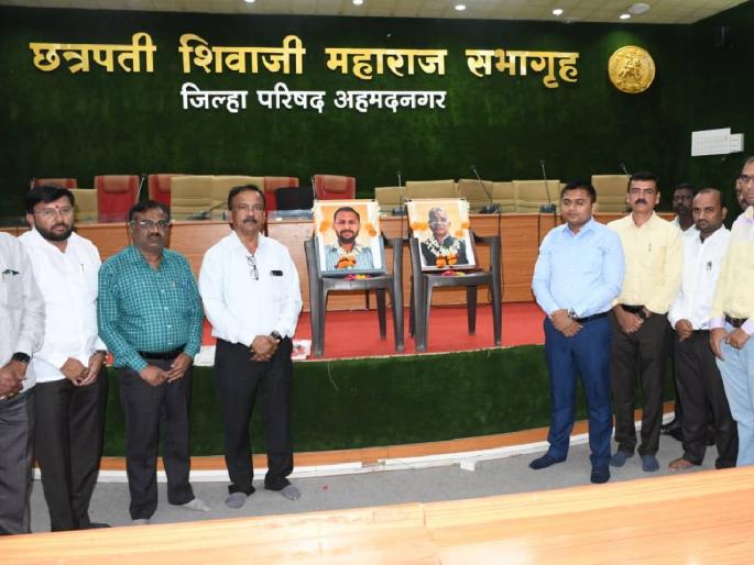 Tributes to those killed in the accident in Zilla Parishad mourning meeting | जिल्हा परिषद शोकसभेत अपघातातील मृतांना श्रद्धांजली Tributes to those killed in the accident in Zilla Parishad mourning meeting | जिल्हा परिषद शोकसभेत अपघातातील मृतांना श्रद्धांजली