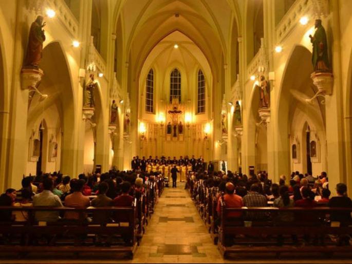 Christmas is celebrated in this church in Mumbai | मुंबईतील या चर्चमध्ये पारंपारिक पद्धतीने साजरा करतात ख्रिसमस Christmas is celebrated in this church in Mumbai | मुंबईतील या चर्चमध्ये पारंपारिक पद्धतीने साजरा करतात ख्रिसमस