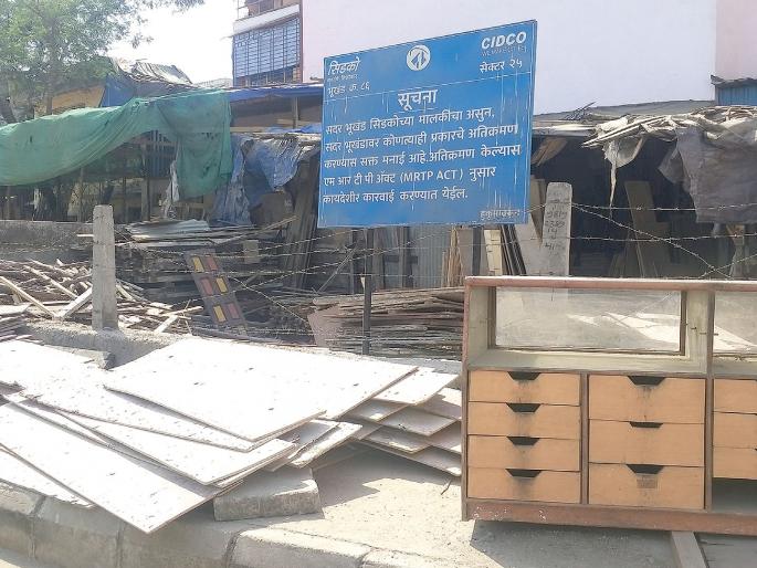 The encroachment of wanderers on the CIDCO plots | सिडकोच्या भूखंडांवर भंगार व्यावसायिकांचे अतिक्रमण