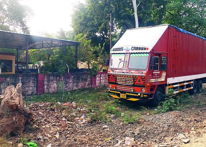Looted container worth 5.30 crore cigarettes? | ५.३० कोटींच्या सिगारेटींचा कंटेनर लुटला? Looted container worth 5.30 crore cigarettes? | ५.३० कोटींच्या सिगारेटींचा कंटेनर लुटला?