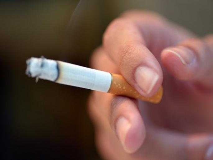 Cigarettes hit the young man on the forehead for not giving him a ride; Incident at Wadgaon Budruk | गाडीची राईड न दिल्याने तरुणाला दिला सिगारेटने कपाळावर चटका; वडगाव बुद्रुक येथील घटना Cigarettes hit the young man on the forehead for not giving him a ride; Incident at Wadgaon Budruk | गाडीची राईड न दिल्याने तरुणाला दिला सिगारेटने कपाळावर चटका; वडगाव बुद्रुक येथील घटना