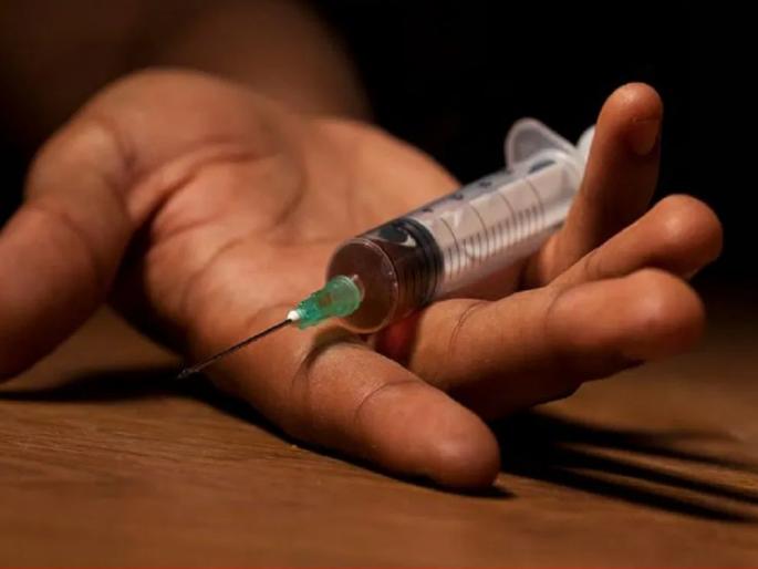 Shocking! Doctor turns back after promising marriage; Female doctor administers poisonous injection | धक्कादायक! लग्नाचं वचन देऊन डॉक्टरनं फिरवली पाठ; महिला डॉक्टरने टोचलं विषारी इंजेक्शन Shocking! Doctor turns back after promising marriage; Female doctor administers poisonous injection | धक्कादायक! लग्नाचं वचन देऊन डॉक्टरनं फिरवली पाठ; महिला डॉक्टरने टोचलं विषारी इंजेक्शन