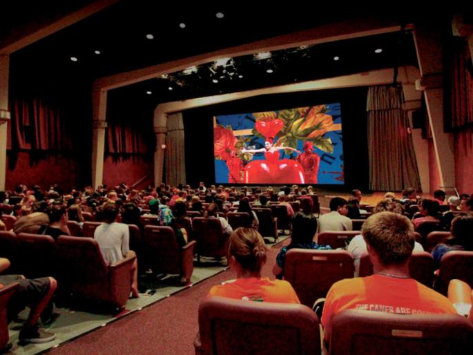 UK Cinema to Offer Free Entry to People Amid Heatwave But There’s a Catch | फुकटात सिनेमा बघा पण अट फक्त एकच जी आहे फारच विचित्र