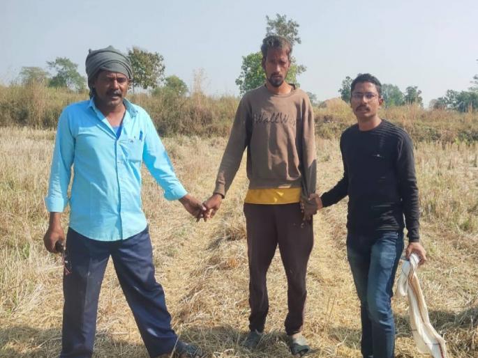 Police nabbed the absconding accused by giving a cinestyle chase in bhandra | सिनेस्टाईल पाठलाग करून पोलिसांनी फरार आरोपीला पकडले Police nabbed the absconding accused by giving a cinestyle chase in bhandra | सिनेस्टाईल पाठलाग करून पोलिसांनी फरार आरोपीला पकडले