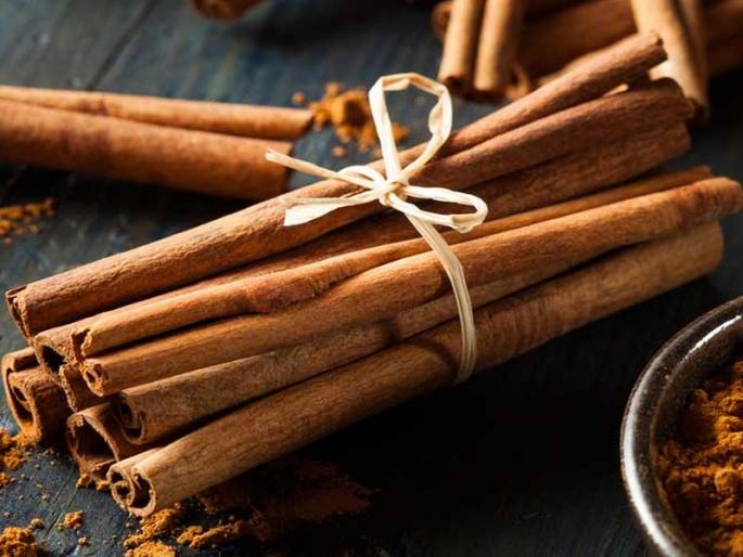 benefits of cinnamon | स्वयंपाकघरातील 'हा' मसाला जेवणाची लज्जत वाढवतो, पण याचे फायदे तुम्हाला माहित आहेत का? benefits of cinnamon | स्वयंपाकघरातील 'हा' मसाला जेवणाची लज्जत वाढवतो, पण याचे फायदे तुम्हाला माहित आहेत का?