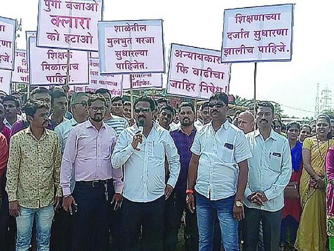 Parents unite at St. Joseph's Convent School against the increase | फीवाढीविरोधात सेंट जोसेफ कॉन्व्हेट शाळेत पालक एकवटले Parents unite at St. Joseph's Convent School against the increase | फीवाढीविरोधात सेंट जोसेफ कॉन्व्हेट शाळेत पालक एकवटले