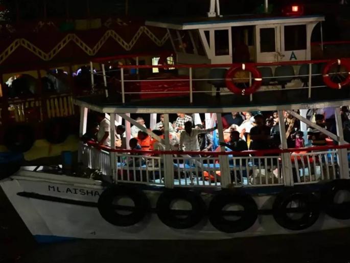 Three CISF constables became gods to the drowning people; their courage averted a major tragedy | तीन सीआयएसएफ हवालदार बुडणाऱ्या लोकांसाठी देव बनून आले; त्यांच्या धाडसाने मोठी दुर्घटना टळली Three CISF constables became gods to the drowning people; their courage averted a major tragedy | तीन सीआयएसएफ हवालदार बुडणाऱ्या लोकांसाठी देव बनून आले; त्यांच्या धाडसाने मोठी दुर्घटना टळली