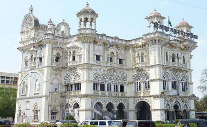 The development of Solapur due to the two ministers' dispute, Congress leader Yunus N. Berea accuses, friendship from above, wrestling from within will continue! | दोन मंत्र्यांच्या वादामुळे सोलापूरचा विकास खुंटला, काँग्रेसचे ज्येष्ठ नेते यु. एन. बेरिया यांचा आरोप, वरून दोस्ती, आतून कुस्ती चालूच राहणार ! The development of Solapur due to the two ministers' dispute, Congress leader Yunus N. Berea accuses, friendship from above, wrestling from within will continue! | दोन मंत्र्यांच्या वादामुळे सोलापूरचा विकास खुंटला, काँग्रेसचे ज्येष्ठ नेते यु. एन. बेरिया यांचा आरोप, वरून दोस्ती, आतून कुस्ती चालूच राहणार !