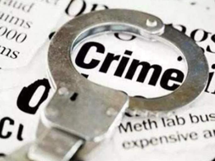 One was robbed and two teeth were knocked out in aurangabad | चाकूचा धाक दाखवून भररस्त्यात एकास लुटले, दोन दात पाडले One was robbed and two teeth were knocked out in aurangabad | चाकूचा धाक दाखवून भररस्त्यात एकास लुटले, दोन दात पाडले