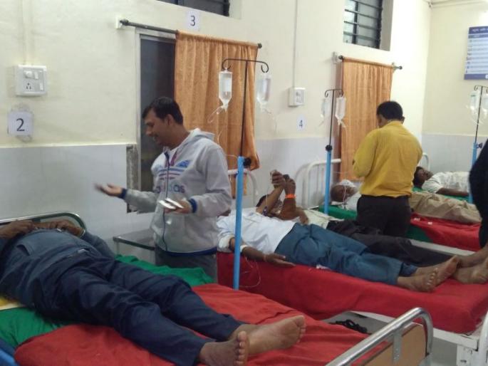 nashik,pestriside,company,dinner,food,poision,farmer,killed,sixty,seven,hospitlised | कीटकनाशक कंपनीचे स्नेहभोजन शेतक-यांच्या जिवावर विषबाधेने एकाचा मृत्यू, तर ६७ अत्यवस्थ nashik,pestriside,company,dinner,food,poision,farmer,killed,sixty,seven,hospitlised | कीटकनाशक कंपनीचे स्नेहभोजन शेतक-यांच्या जिवावर विषबाधेने एकाचा मृत्यू, तर ६७ अत्यवस्थ