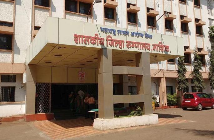 Death of the elderly by falling in the pothole of the District Hospital | जिल्हा रुग्णालयातील खड्डयात पडून वृद्धाचा मृत्यू Death of the elderly by falling in the pothole of the District Hospital | जिल्हा रुग्णालयातील खड्डयात पडून वृद्धाचा मृत्यू