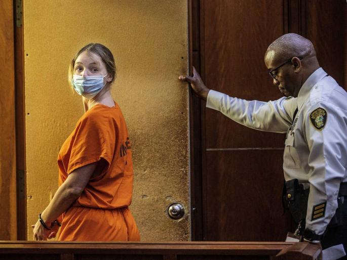 Courtney Clenney Case: Killed boyfriend in a fit of rage and called the police | बॉयफ्रेंडची हत्या करून मॉडेलनं पोलिसांना कॉल केला; कोट्यवधी रुपये लपवले मग... Courtney Clenney Case: Killed boyfriend in a fit of rage and called the police | बॉयफ्रेंडची हत्या करून मॉडेलनं पोलिसांना कॉल केला; कोट्यवधी रुपये लपवले मग...