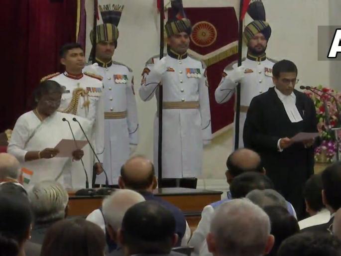Justice DY Chandrachud formally takes oath as the new Chief Justice of India Supreme Court | CJI DY Chandrachud: ऐतिहासिक वर्तुळ पूर्ण झाले! माजी सरन्यायाधीशांचे पूत्र ५० वे सरन्यायाधीश बनले; चंद्रचूड यांनी घेतली शपथ Justice DY Chandrachud formally takes oath as the new Chief Justice of India Supreme Court | CJI DY Chandrachud: ऐतिहासिक वर्तुळ पूर्ण झाले! माजी सरन्यायाधीशांचे पूत्र ५० वे सरन्यायाधीश बनले; चंद्रचूड यांनी घेतली शपथ