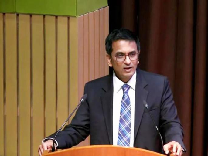 cji dy chandrachud recites shayari supreme court justice murari judge farewell | "मुसाफिर हैं हम भी...", न्यायमूर्ती कृष्ण मुरारींच्या निरोप समारंभात CJI डीवाय चंद्रचूड यांचा शायराना अंदाज