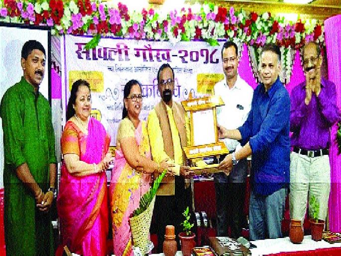 'Shadow Gaurav' award for Jayant Dhulap | जयंत धुळप यांना ‘सावली गौरव’ पुरस्कार 'Shadow Gaurav' award for Jayant Dhulap | जयंत धुळप यांना ‘सावली गौरव’ पुरस्कार