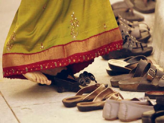 Vastu Tips for Home: What happens if slippers, shoes downside up at home or at the door? The reason why elder people shout is because ... | Vastu Tips for Home: घरात, दारात चप्पल उलटी झाली तर काय होते? मोठे लोक का ओरडतात, हे आहे कारण... Vastu Tips for Home: What happens if slippers, shoes downside up at home or at the door? The reason why elder people shout is because ... | Vastu Tips for Home: घरात, दारात चप्पल उलटी झाली तर काय होते? मोठे लोक का ओरडतात, हे आहे कारण...
