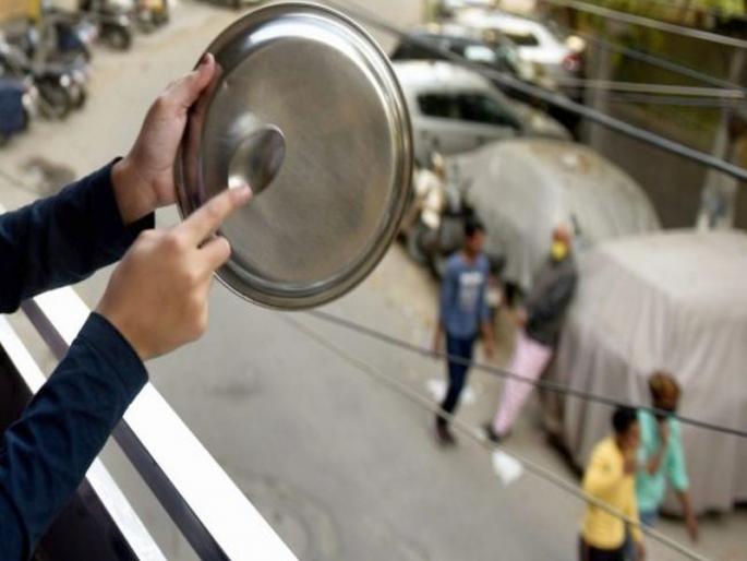 Only clapping hands back for ‘Corona Warriors’ | ‘कोरोना वॉरियर्स’साठी टाळ्या वाजविणारे हातच जेव्हा मागे हटतात... Only clapping hands back for ‘Corona Warriors’ | ‘कोरोना वॉरियर्स’साठी टाळ्या वाजविणारे हातच जेव्हा मागे हटतात...