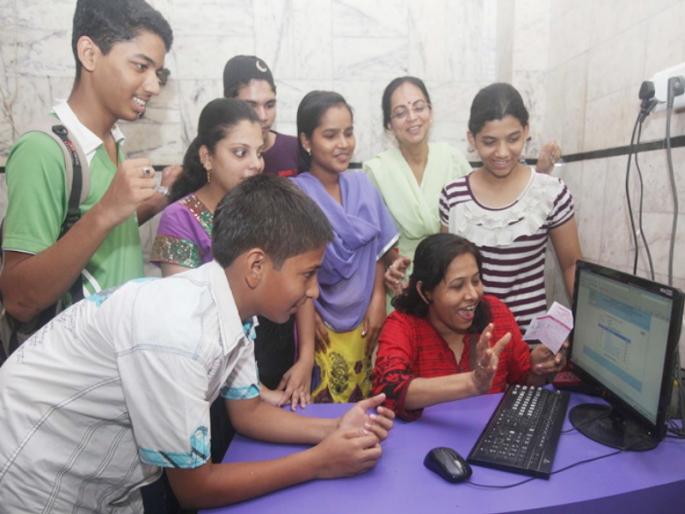 State's 10th class results declared; 77.10 percent students passed | SSC Result 2019: राज्याचा दहावीचा निकाल जाहीर ; ७७.१० टक्के विद्यार्थी उत्तीर्ण ; यंदाही मुलींची भरारी State's 10th class results declared; 77.10 percent students passed | SSC Result 2019: राज्याचा दहावीचा निकाल जाहीर ; ७७.१० टक्के विद्यार्थी उत्तीर्ण ; यंदाही मुलींची भरारी