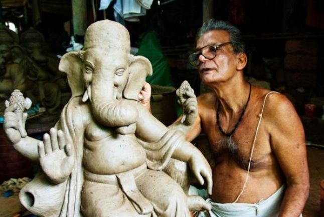 Corona, nature's cyclone disrupts Ganeshotsav | कोरोना, निसर्ग चक्रीवादळाचे गणेशोत्सवात विघ्न, मूर्तिकार चिंतित