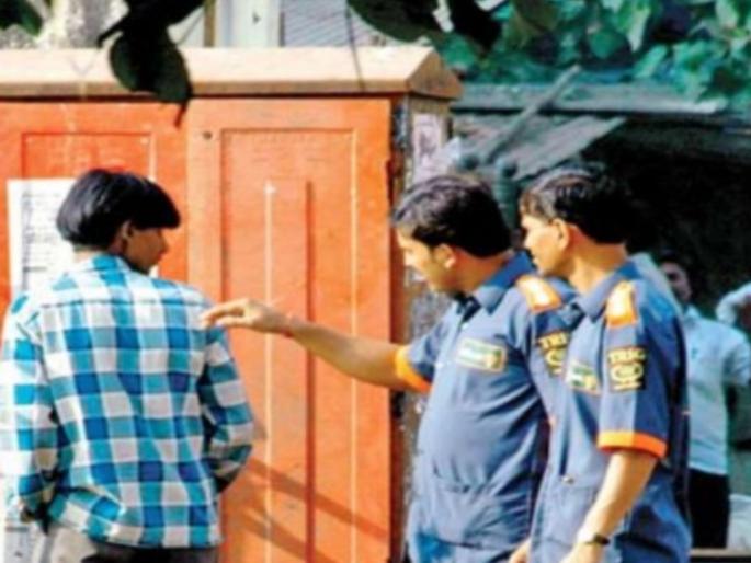 suspicion in the open will have to pay a fine of two hundred in mumbai | उघड्यावर लघुशंका कराल, तर भरावा लागेल दोनशेचा दंड suspicion in the open will have to pay a fine of two hundred in mumbai | उघड्यावर लघुशंका कराल, तर भरावा लागेल दोनशेचा दंड