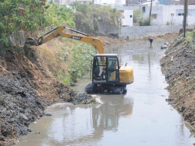 Nagpur municipal drainage cleaning campaign started | नागपूर मनपाच्या नाले स्वच्छता मोहिमेला सुरुवात