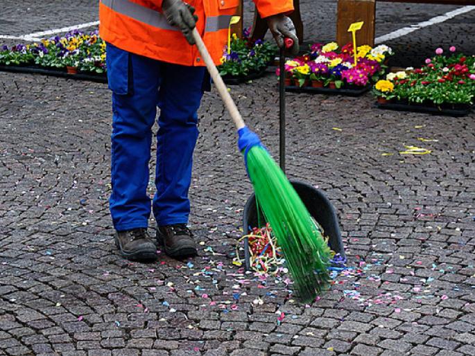 Sant Gadgebaba first in Tigaon district of Ahmednagar district in cleanliness campaign! | संत गाडगेबाबा स्वच्छता अभियानात संगमनेर तालुक्यातील तिगाव जिल्ह्यात प्रथम!