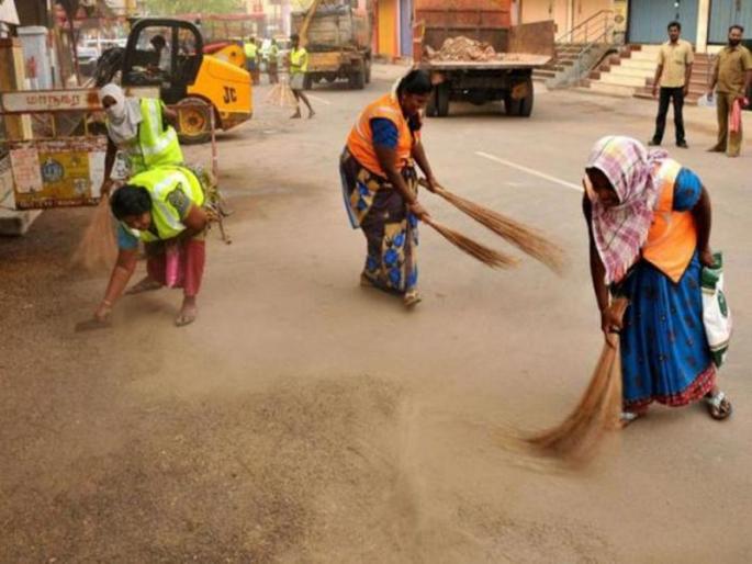 'Those' water cleanliness of the roads | ‘त्या’ पाण्याने रस्त्यांची स्वच्छता 'Those' water cleanliness of the roads | ‘त्या’ पाण्याने रस्त्यांची स्वच्छता