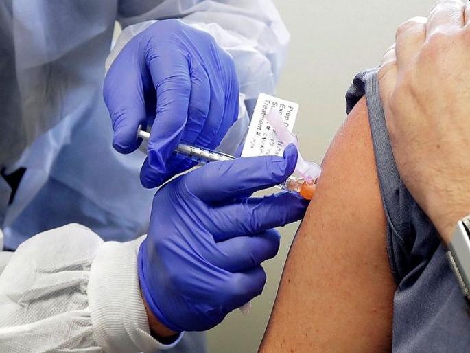 The state completed 52.68 per cent Corona vaccination on Tuesday; Most vaccinations in Mumbai | राज्यात मंगळवारी 52.68 टक्के काेराेना लसीकरण पूर्ण; १४ हजार ८८३ कर्मचाऱ्यांनी घेतला लाभ; सर्वाधिक लसीकरण मुंबईत The state completed 52.68 per cent Corona vaccination on Tuesday; Most vaccinations in Mumbai | राज्यात मंगळवारी 52.68 टक्के काेराेना लसीकरण पूर्ण; १४ हजार ८८३ कर्मचाऱ्यांनी घेतला लाभ; सर्वाधिक लसीकरण मुंबईत