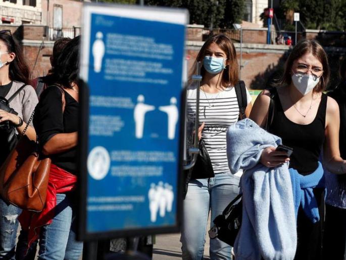 The depressed Corona returned to Europe with a new breath; New normal survival discomfiture | मंदावलेला कोरोना युरोपात पुन्हा नव्या दमाने परतला; न्यू नॉर्मल जगण्याची दाणादाण 