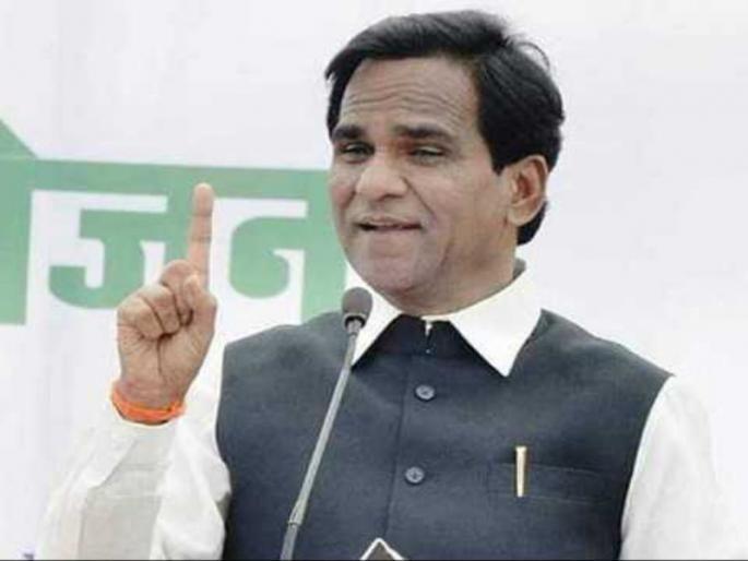 BJP Leader Raosaheb Danve targets Uddhav thackeray | मी आणि कुटुंब असे म्हणत मुख्यमंत्री घरातच बसले, रावसाहेब दानवेंचा निशाणा  BJP Leader Raosaheb Danve targets Uddhav thackeray | मी आणि कुटुंब असे म्हणत मुख्यमंत्री घरातच बसले, रावसाहेब दानवेंचा निशाणा