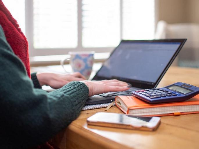 Corona Virus Marathi News  job searches for remote work increases in 4 months says a report amid coronavirus crisis | CoronaVirus News : कोरोनानं बदलला ट्रेंड! 4 महिन्यांत 377% वाढली ‘रिमोट वर्क’ची मागणी; लोक म्हणतायत - ...तर आम्ही 'या'साठीही तयार